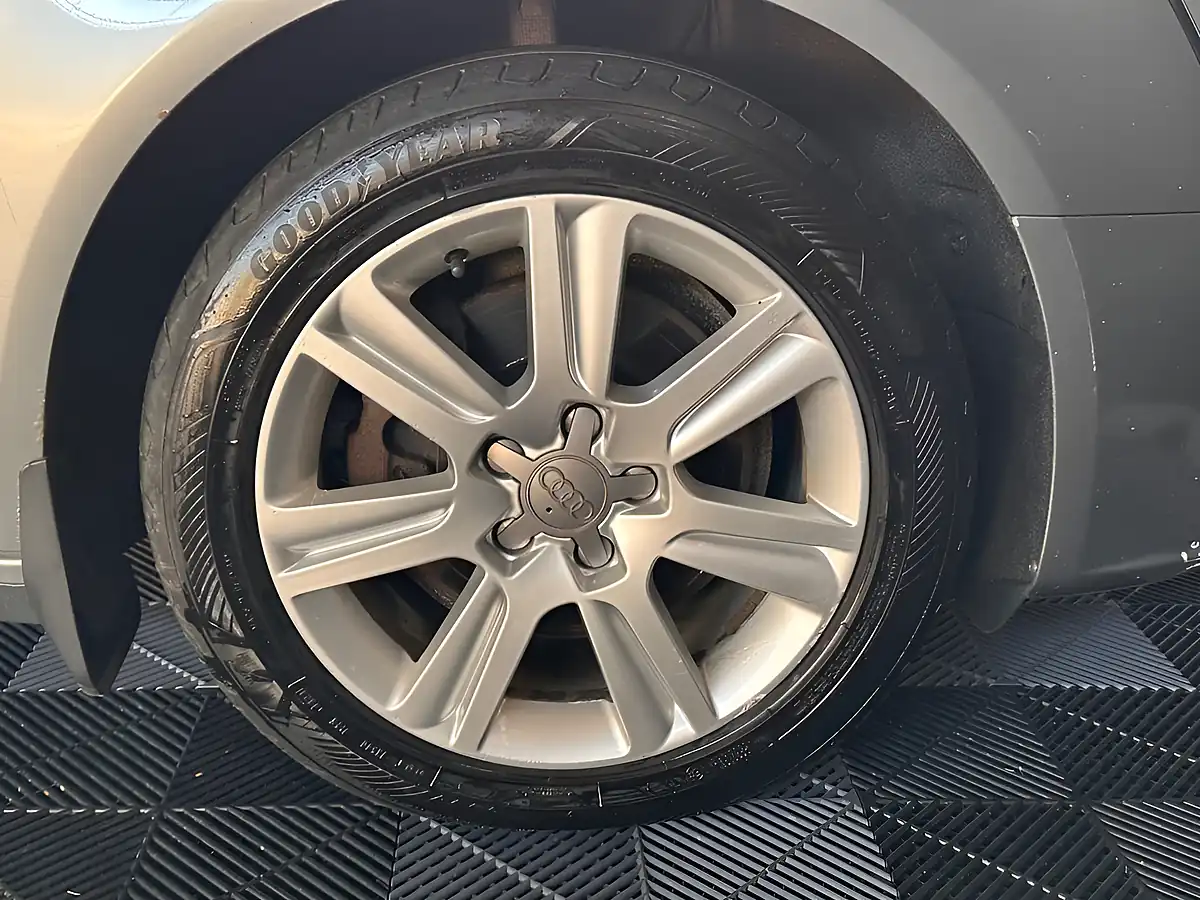 Used 2010 Audi A4 Avant Executive Se Grey - Interior and Exterior details 9