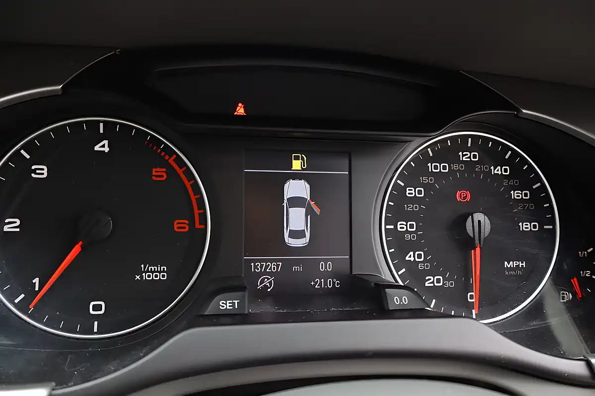 Used 2010 Audi A4 Executive Se Silver - Interior and Exterior details 10