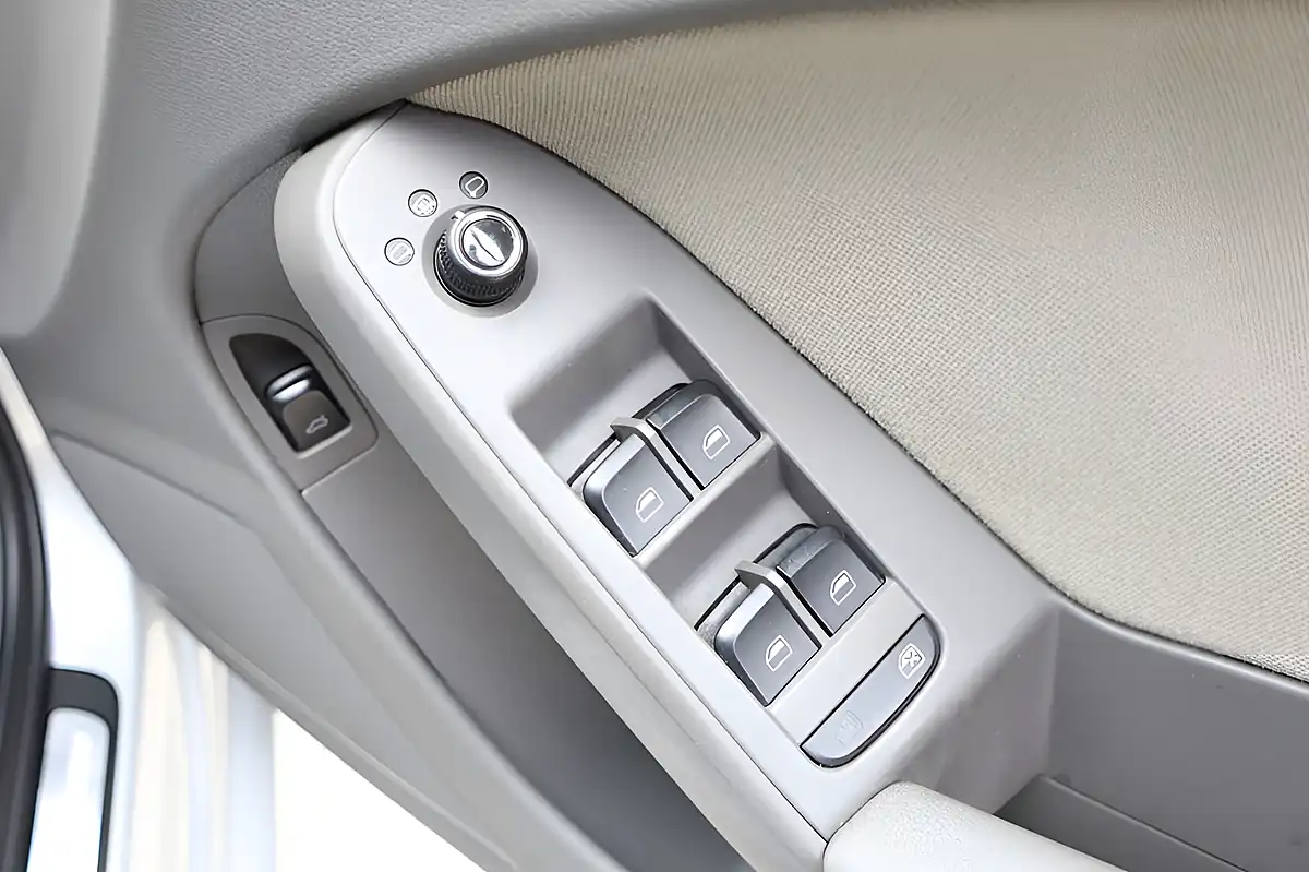 Used 2010 Audi A4 Executive Se Silver - Interior and Exterior details 11