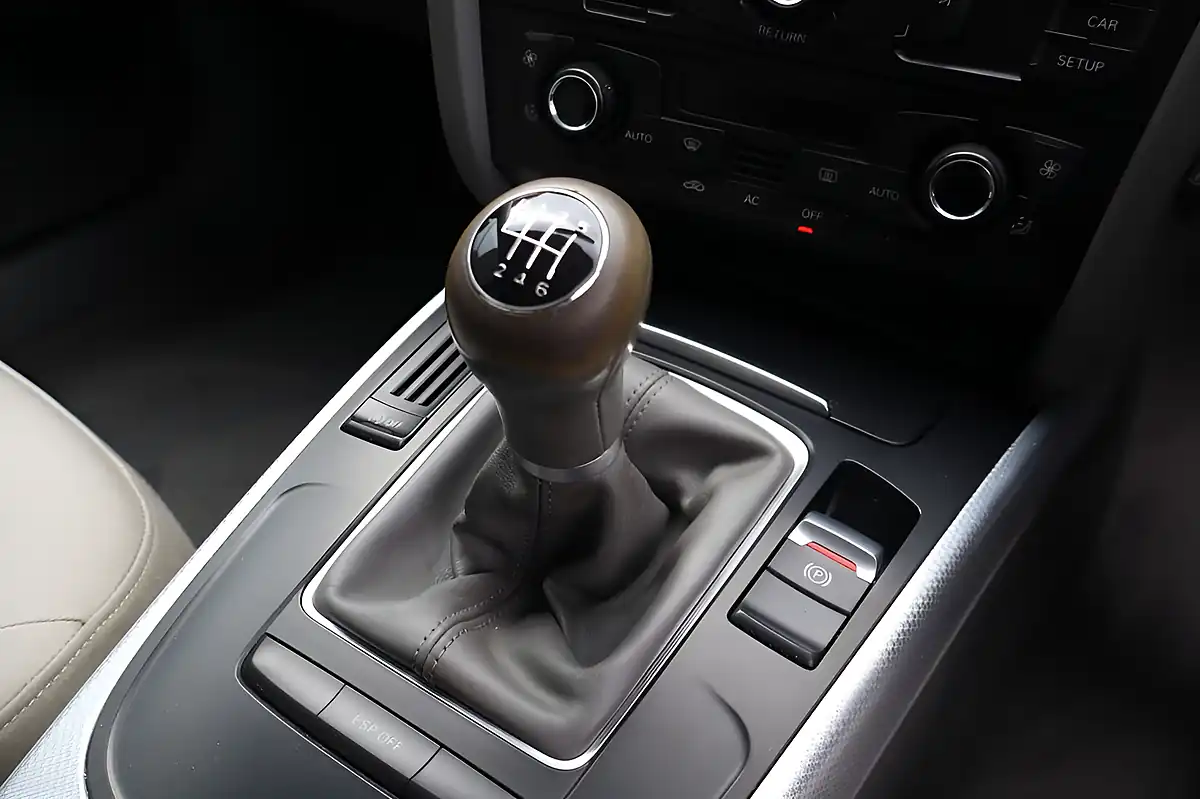 Used 2010 Audi A4 Executive Se Silver - Interior and Exterior details 6