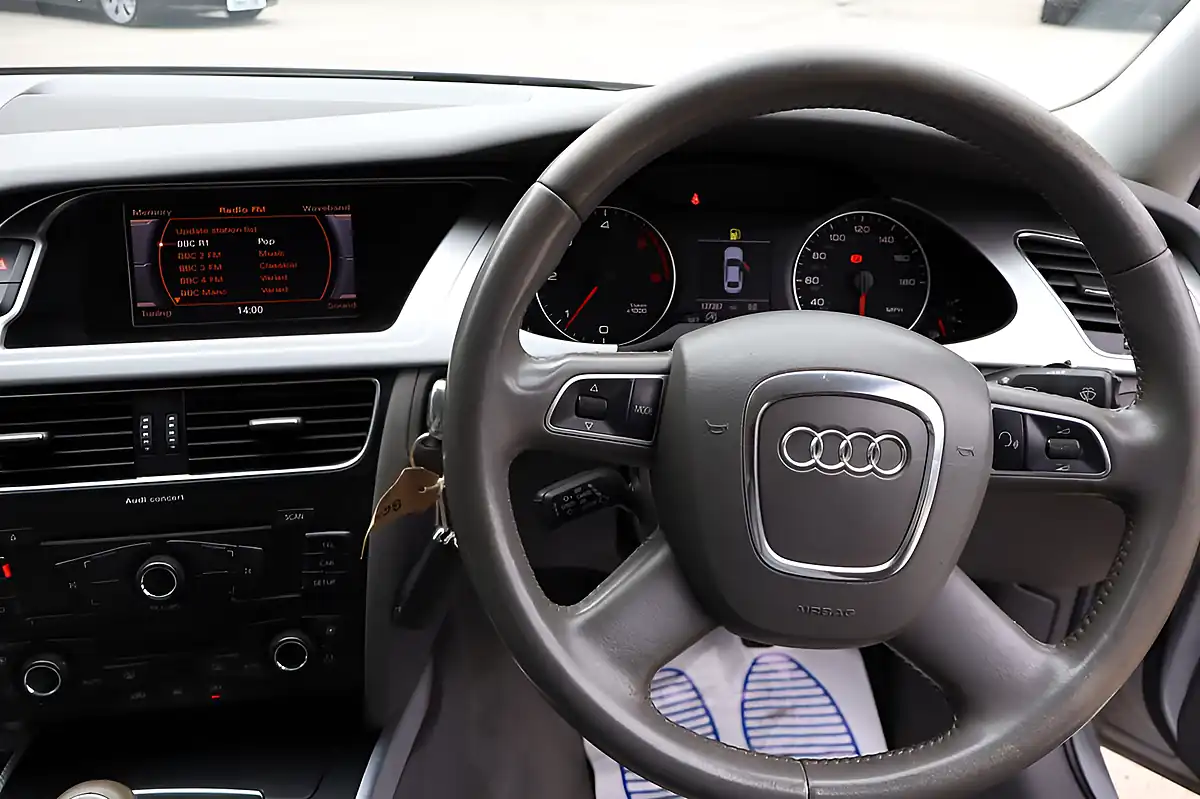 Used 2010 Audi A4 Executive Se Silver - Interior and Exterior details 7