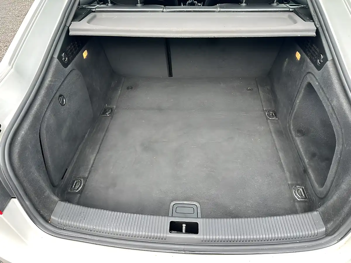 Used 2010 Audi A5 S Line White - Interior and Exterior details 6