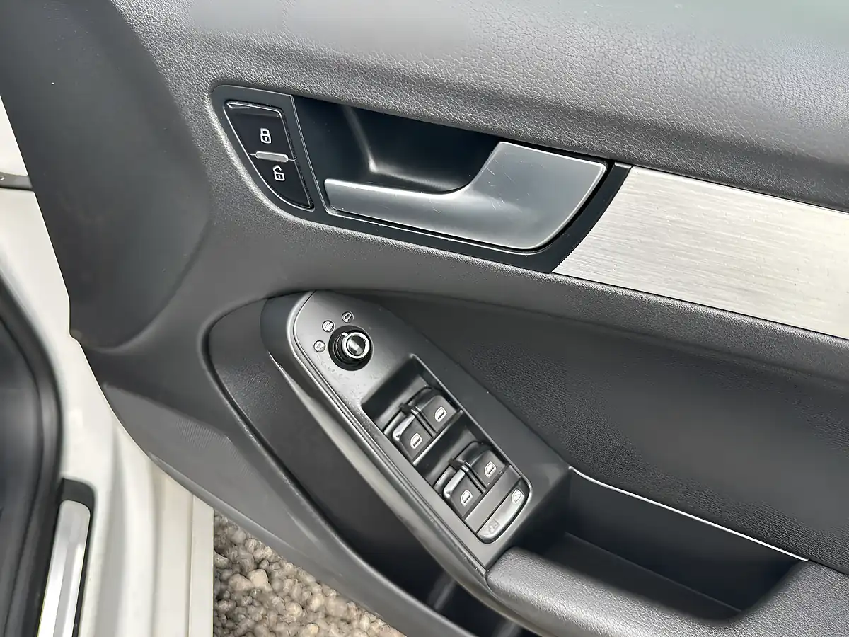 Used 2010 Audi A5 S Line White - Interior and Exterior details 8