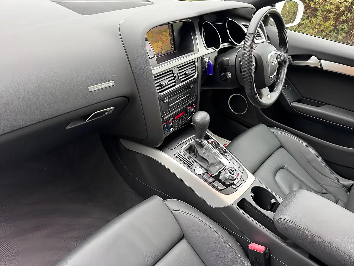 Used 2010 Audi A5 S Line White - Interior and Exterior details 11