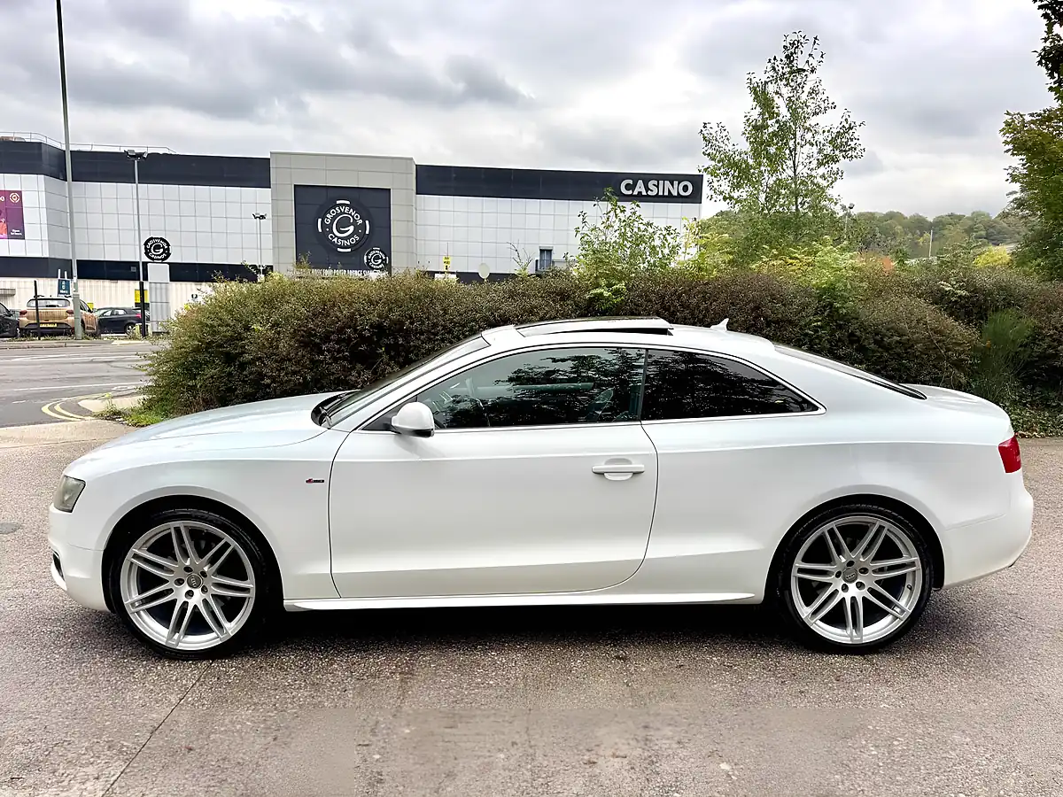 Used 2010 Audi A5 S Line White - Interior and Exterior details 9