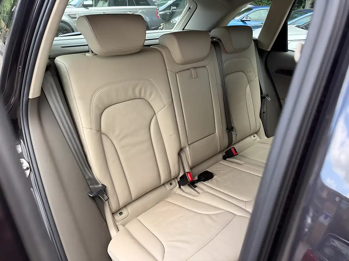 Used 2010 Audi Q5 Se Grey - Interior and Exterior details 13