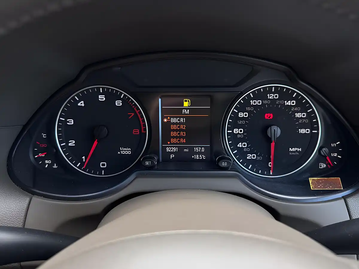 Used 2010 Audi Q5 Se Grey - Interior and Exterior details 15
