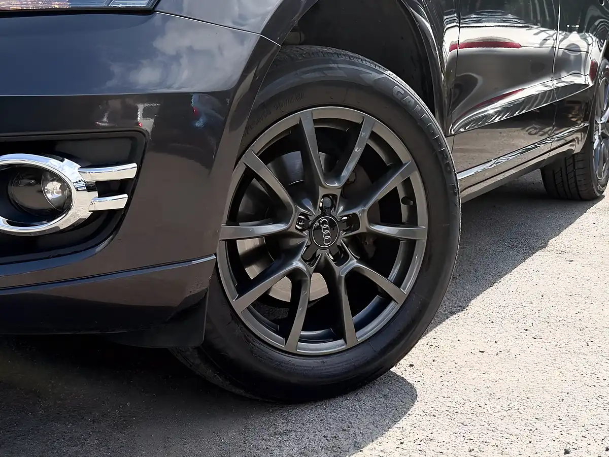 Used 2010 Audi Q5 Se Grey - Interior and Exterior details 2
