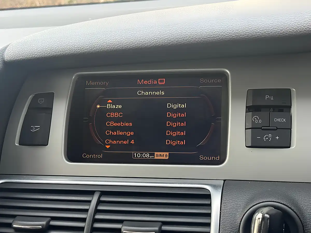 Used 2010 Audi Q7 S Line Black - Interior and Exterior details 14