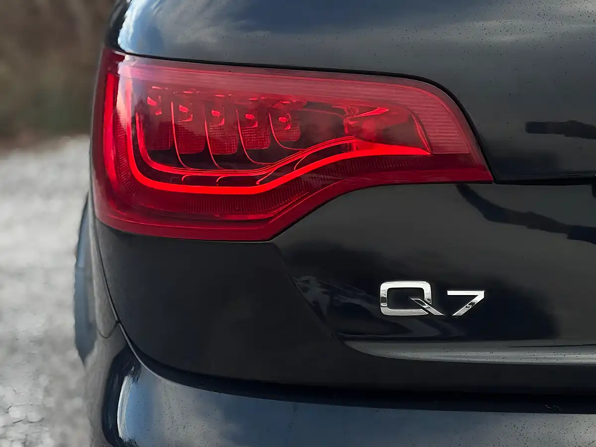 Used 2010 Audi Q7 S Line Black - Interior and Exterior details 18