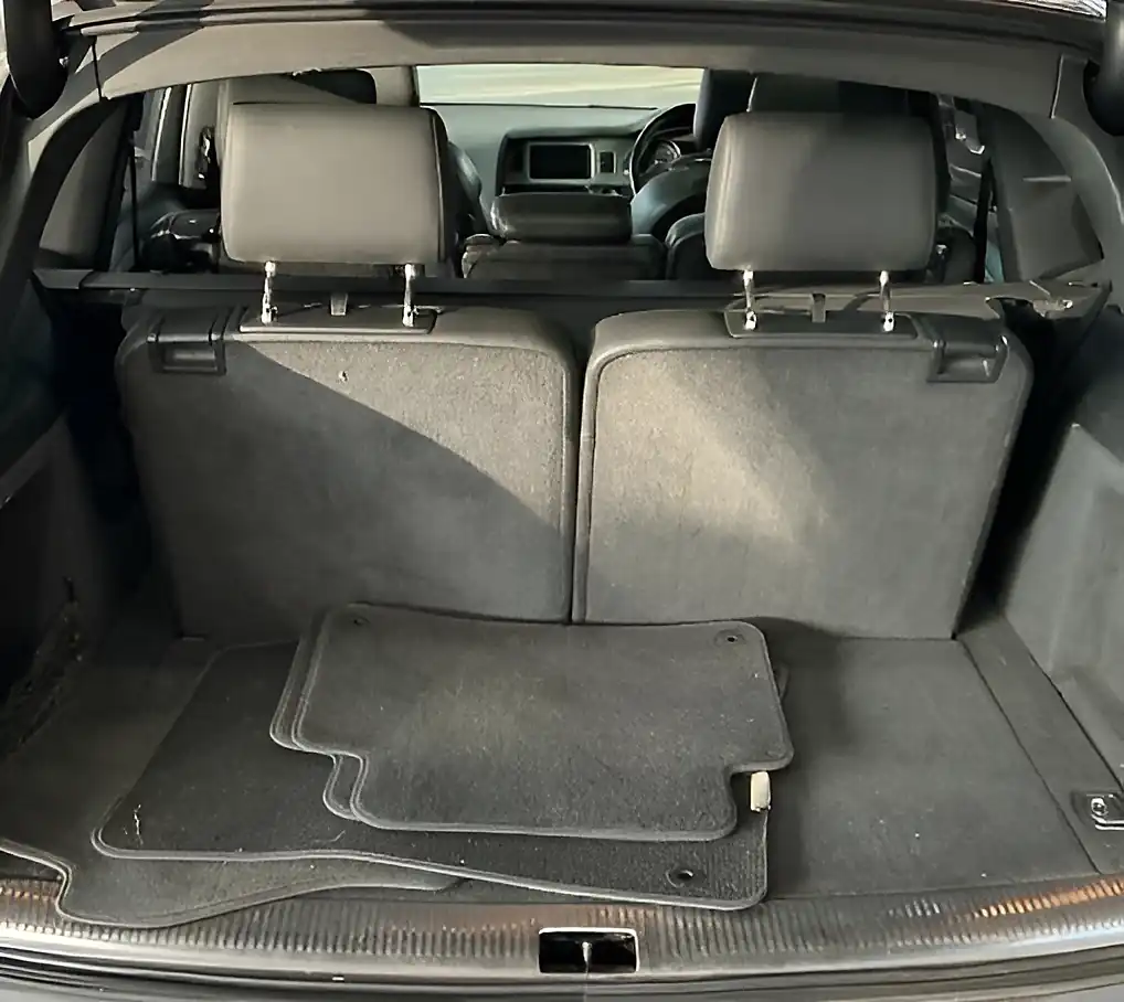 Used 2010 Audi Q7 S Line Grey - Interior and Exterior details 11