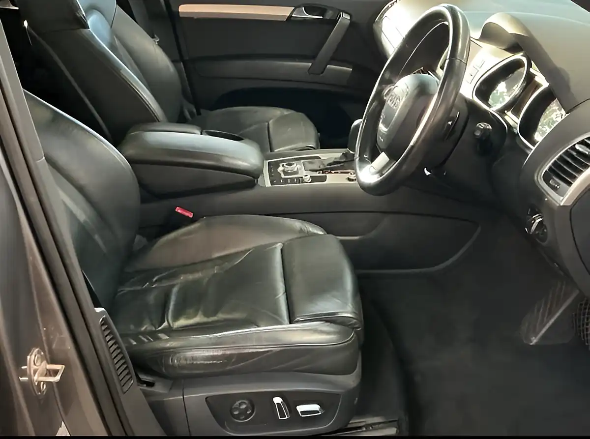 Used 2010 Audi Q7 S Line Grey - Interior and Exterior details 7