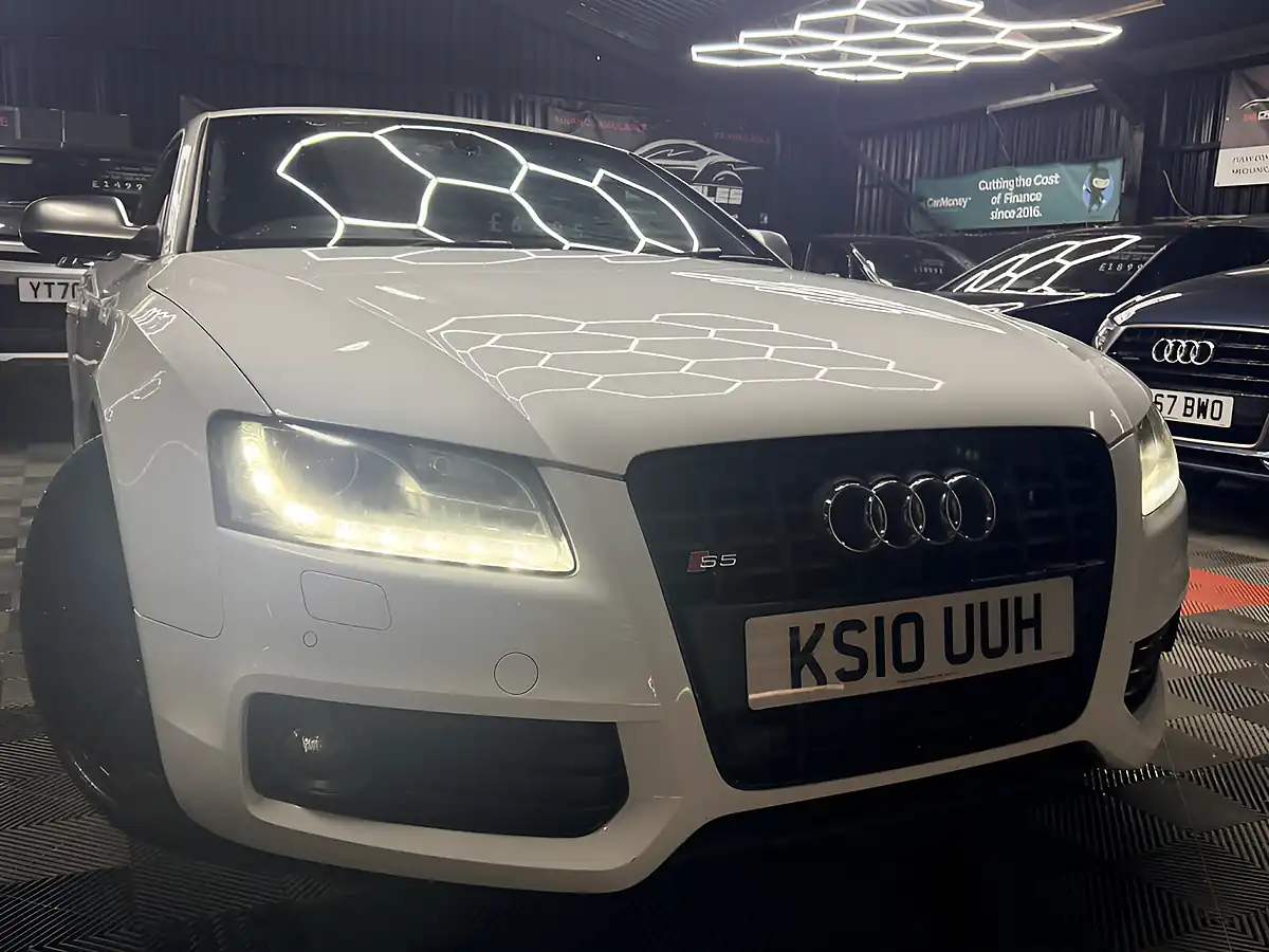 Used 2010 Audi S5 White - Front View