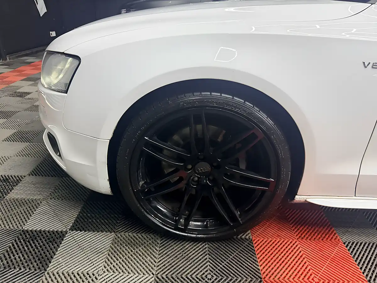 Used 2010 Audi S5 White - Interior and Exterior details 13