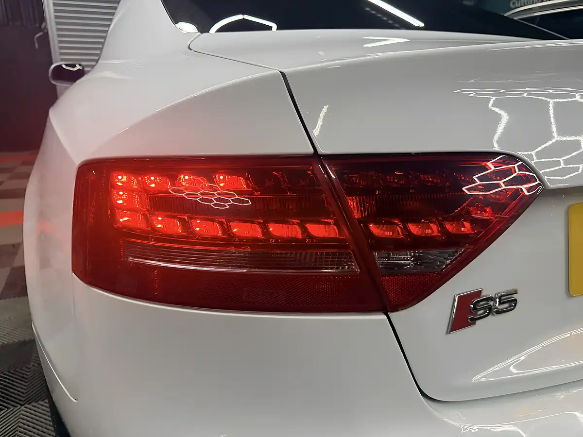 Used 2010 Audi S5 White - Interior and Exterior details 14