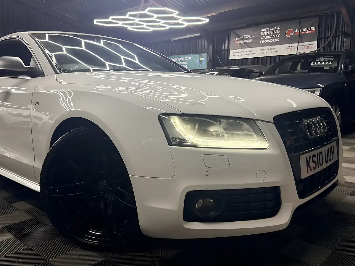 Used 2010 Audi S5 White - Interior and Exterior details 2