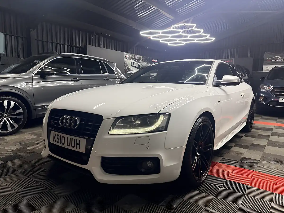 Used 2010 Audi S5 White - Interior and Exterior details 3