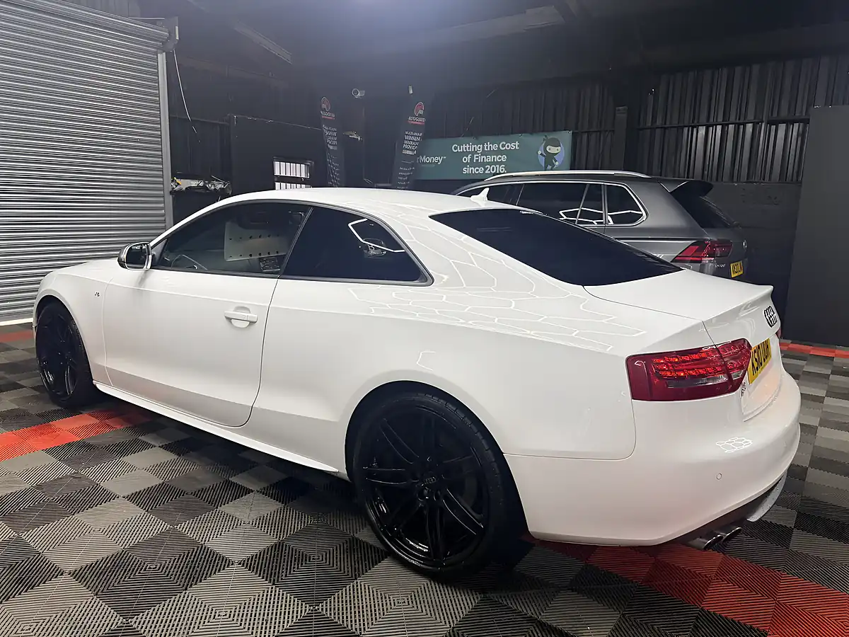Used 2010 Audi S5 White - Interior and Exterior details 4