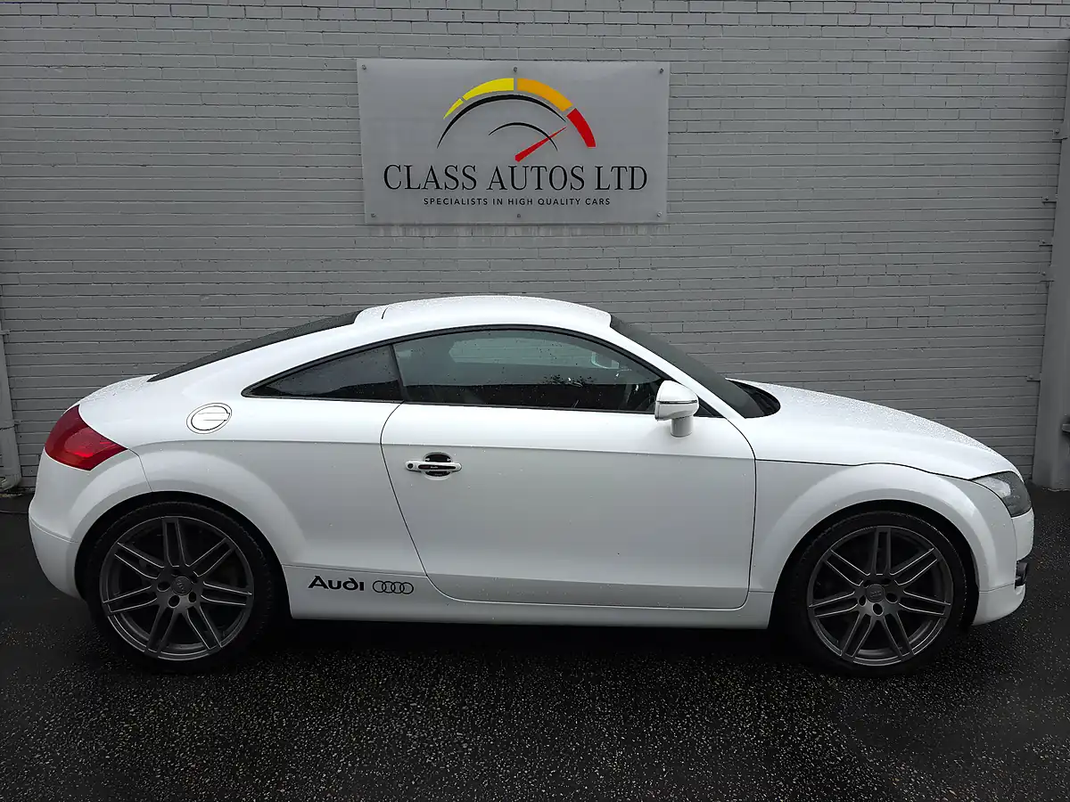 Used 2010 Audi Tt Quattro White - Interior and Exterior details 10