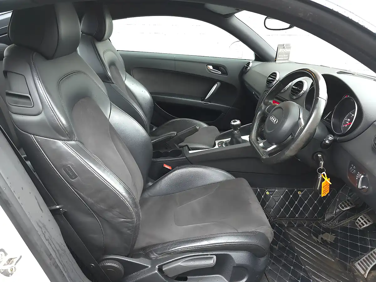 Used 2010 Audi Tt Quattro White - Interior and Exterior details 12
