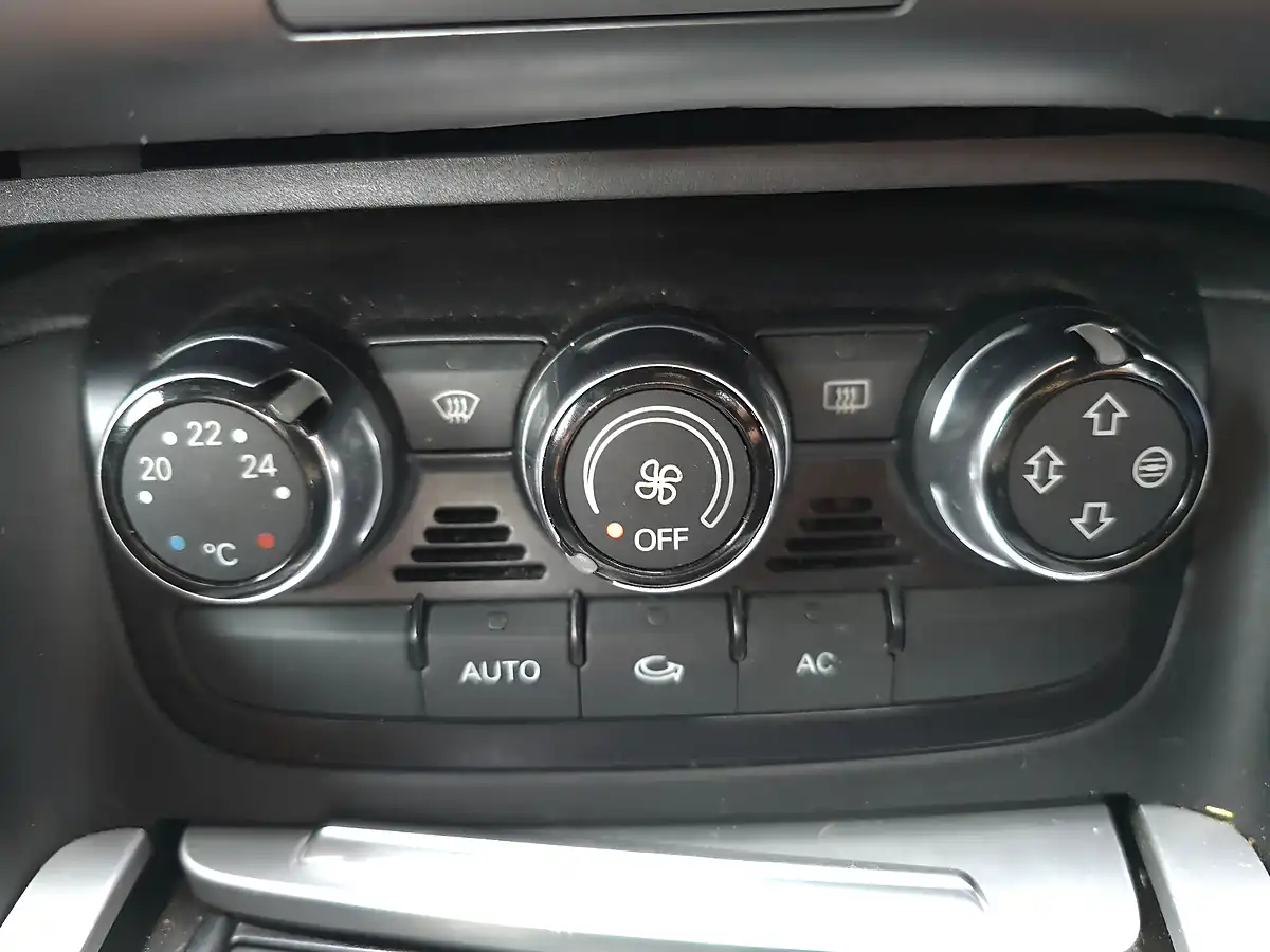 Used 2010 Audi Tt Quattro White - Interior and Exterior details 16