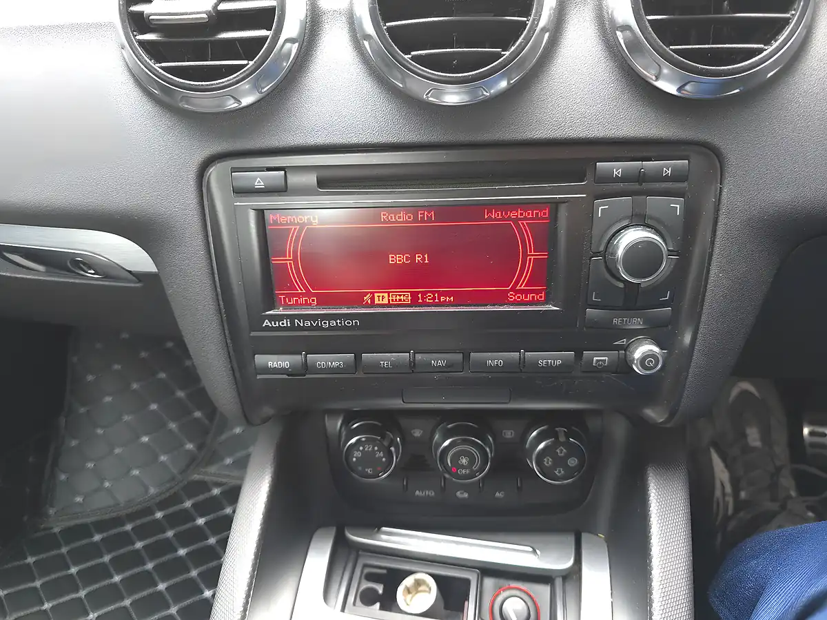 Used 2010 Audi Tt Quattro White - Interior and Exterior details 17