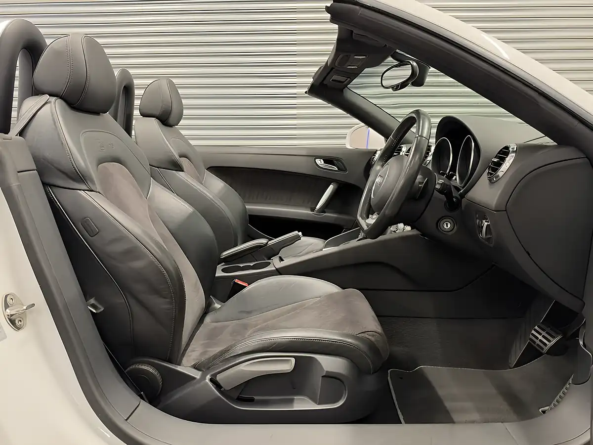 Used 2010 Audi Tt S Line White - Interior and Exterior details 4