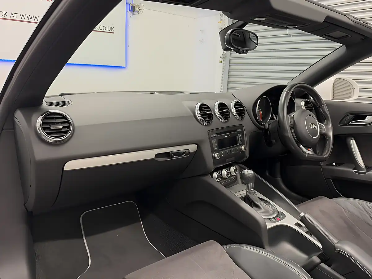 Used 2010 Audi Tt S Line White - Interior and Exterior details 5