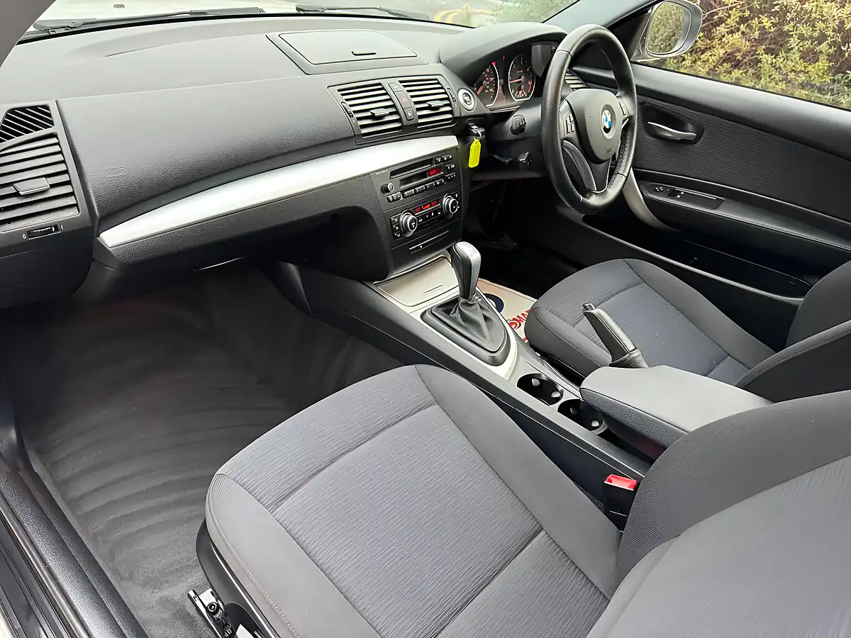 Used 2010 BMW 1 Series Se White - Interior and Exterior details 10