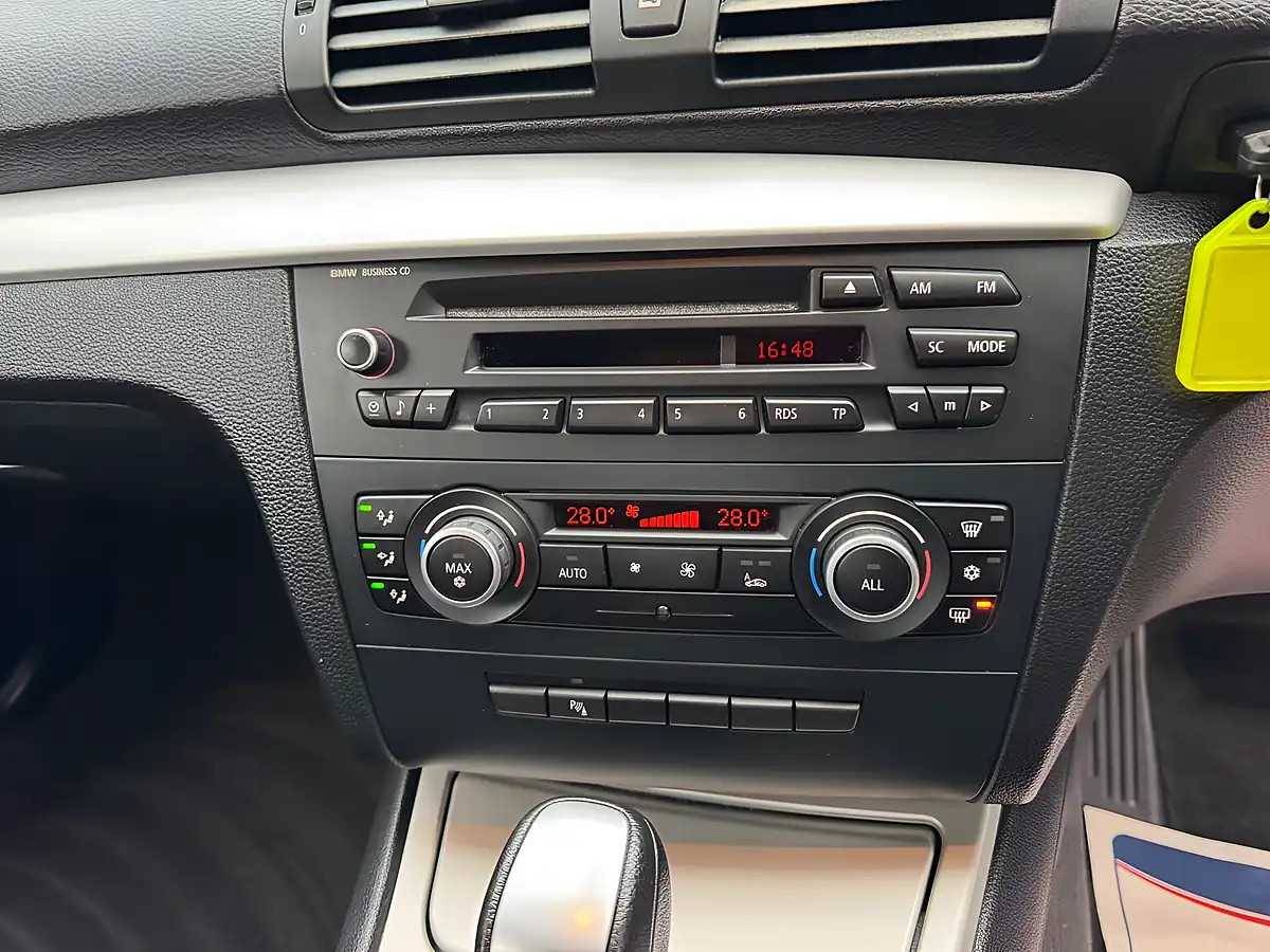 Used 2010 BMW 1 Series Se White - Interior and Exterior details 15