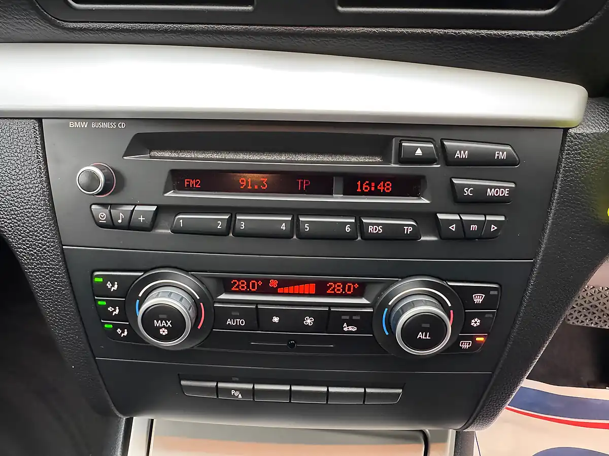 Used 2010 BMW 1 Series Se White - Interior and Exterior details 16