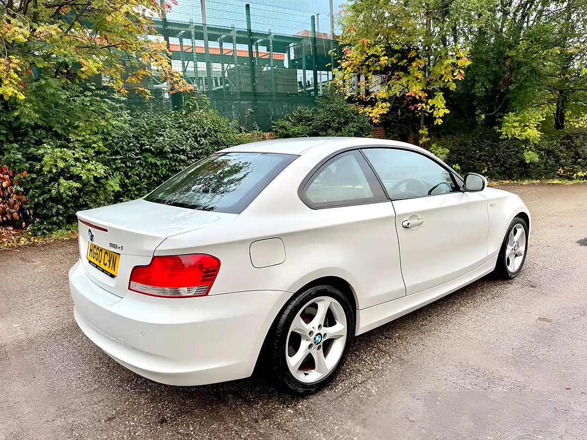 Used 2010 BMW 1 Series Se White - Interior and Exterior details 4