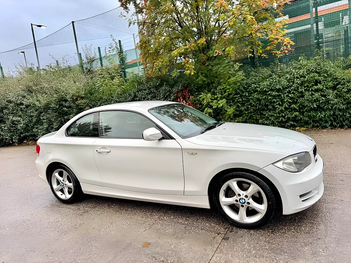 Used 2010 BMW 1 Series Se White - Interior and Exterior details 8