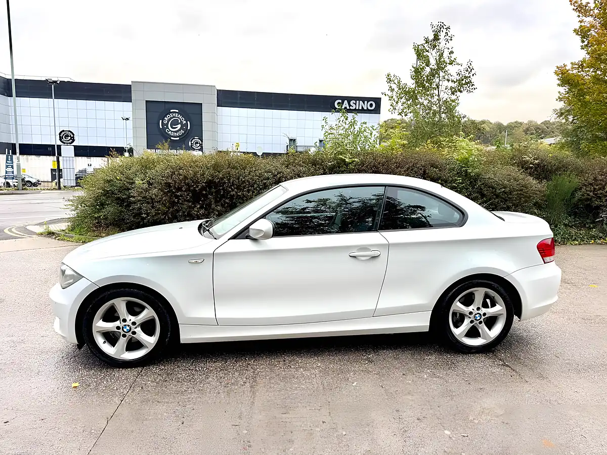 Used 2010 BMW 1 Series Se White - Interior and Exterior details 9