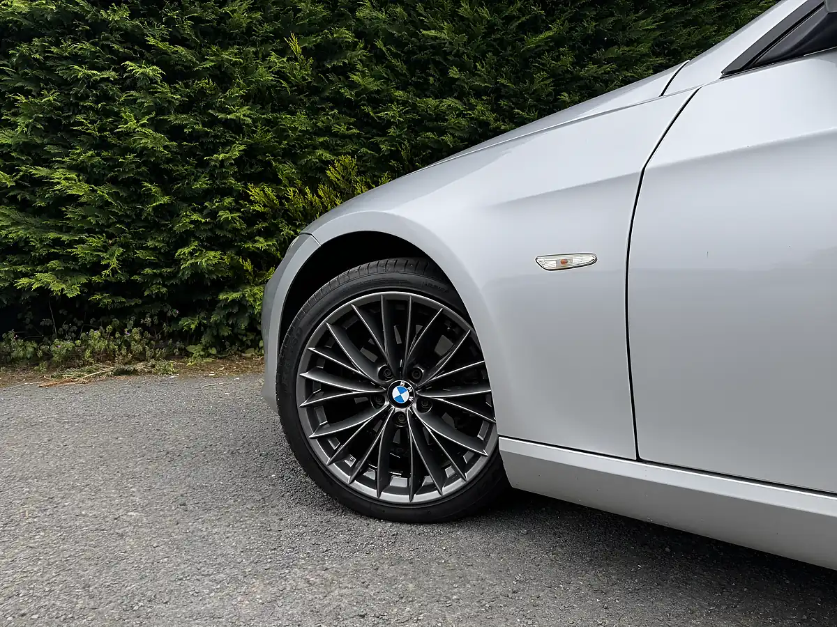 Used 2010 BMW 3 Series Se Silver - Interior and Exterior details 10