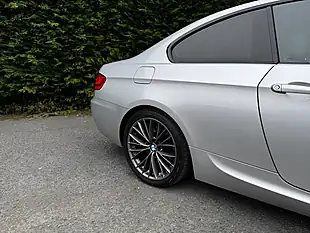 Used 2010 BMW 3 Series Se Silver - Interior and Exterior details 12