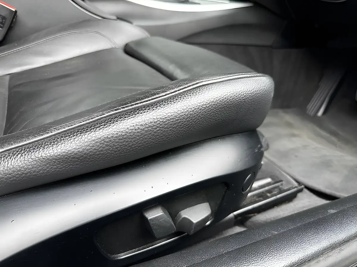 Used 2010 BMW 3 Series Se Silver - Interior and Exterior details 15