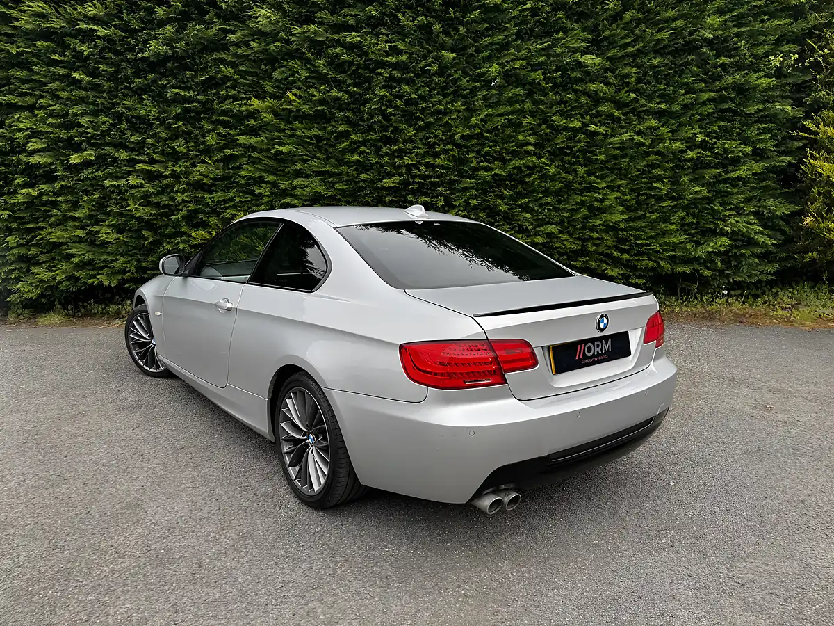 Used 2010 BMW 3 Series Se Silver - Interior and Exterior details 3