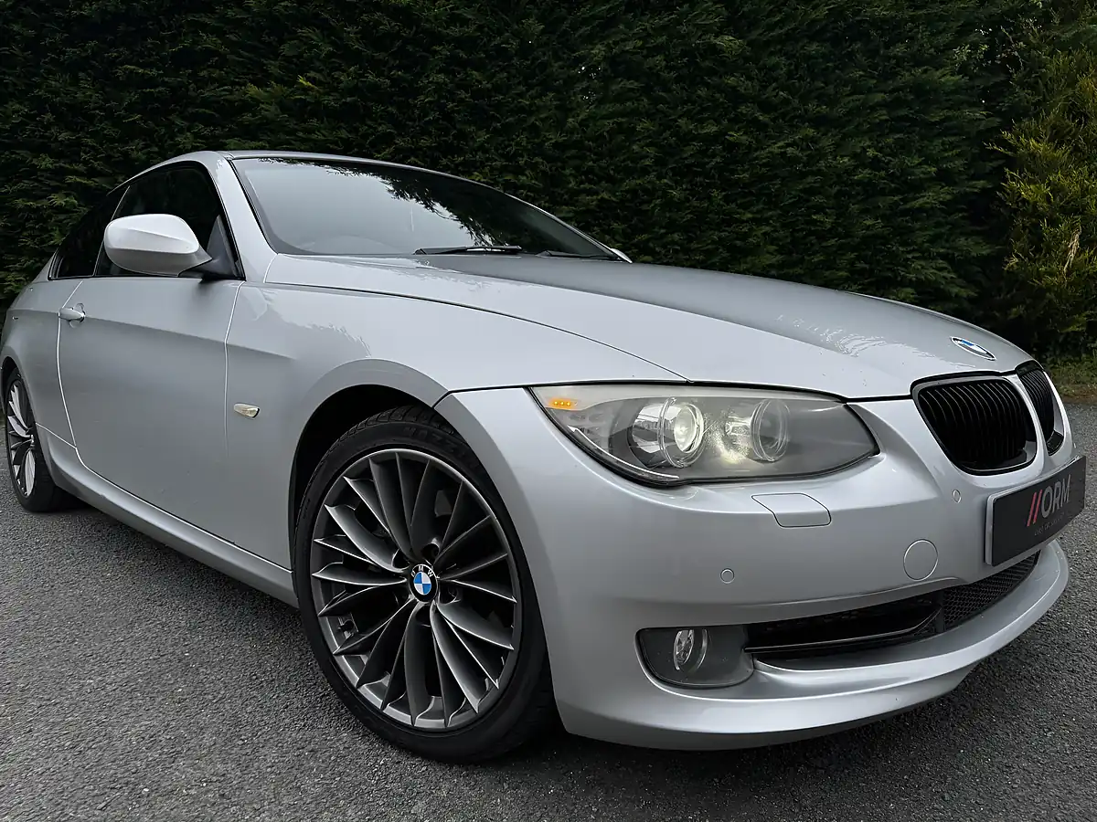 Used 2010 BMW 3 Series Se Silver - Interior and Exterior details 6