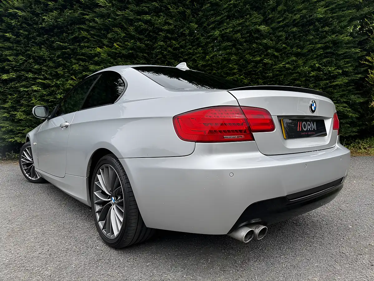Used 2010 BMW 3 Series Se Silver - Interior and Exterior details 7