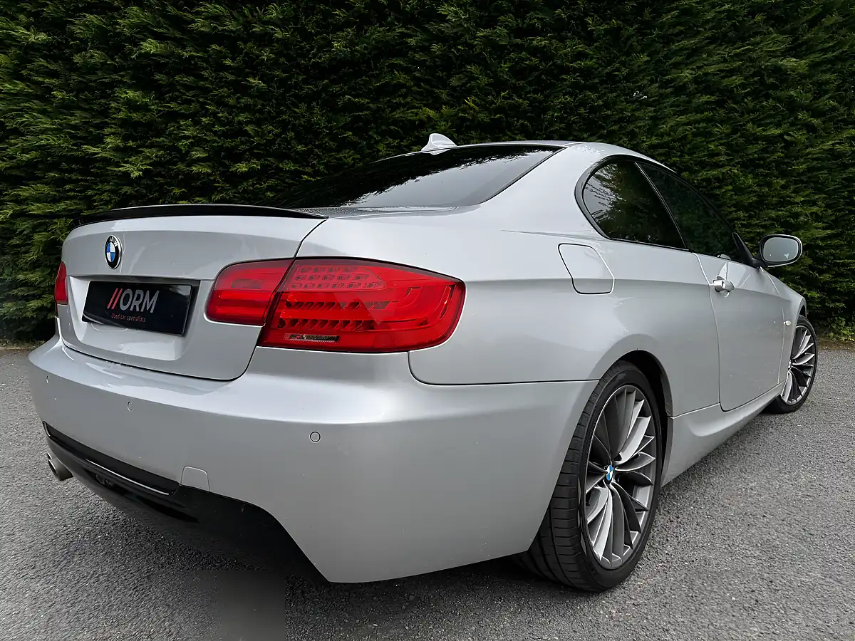 Used 2010 BMW 3 Series Se Silver - Interior and Exterior details 8