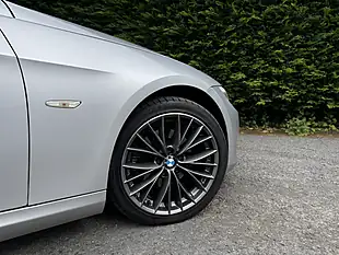 Used 2010 BMW 3 Series Se Silver - Interior and Exterior details 9
