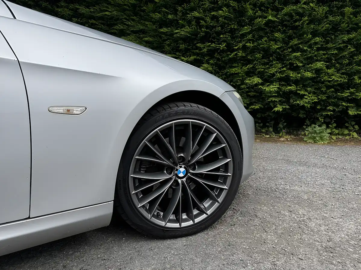 Used 2010 BMW 3 Series Se Silver - Interior and Exterior details 9