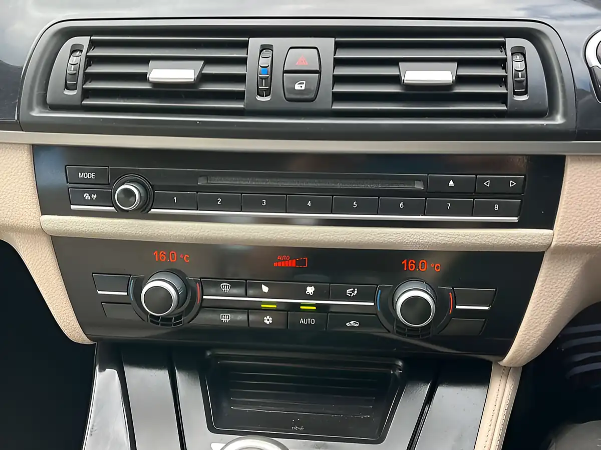Used 2010 BMW 5 Series Se Titanium Silver - Interior and Exterior details 11