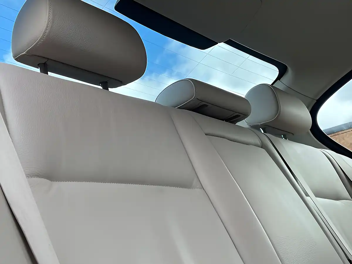 Used 2010 BMW 5 Series Se Titanium Silver - Interior and Exterior details 16