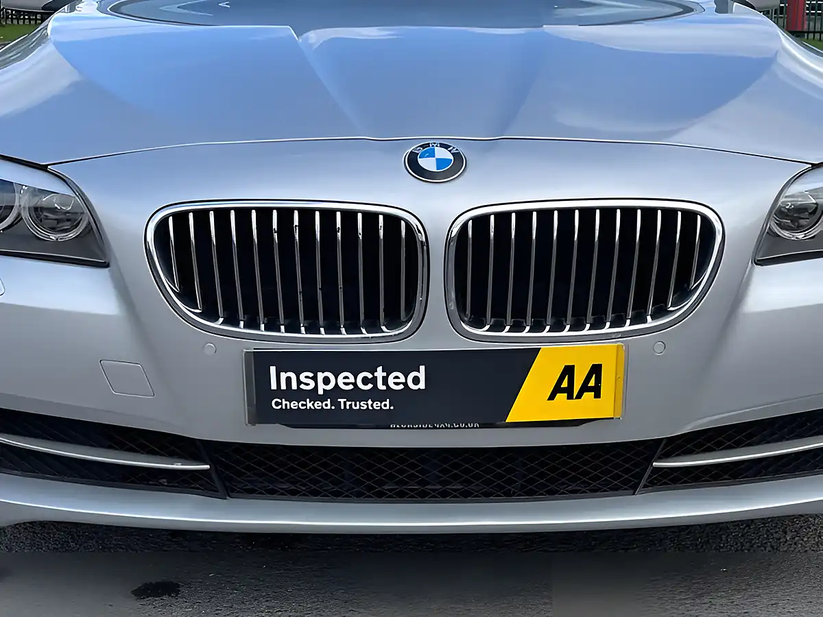 Used 2010 BMW 5 Series Se Titanium Silver - Interior and Exterior details 18