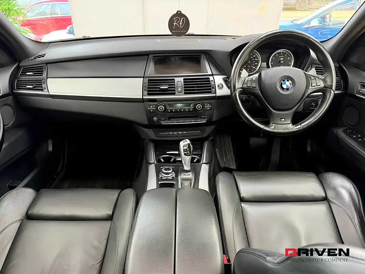 Used 2010 BMW X5 M Black - Interior and Exterior details 4