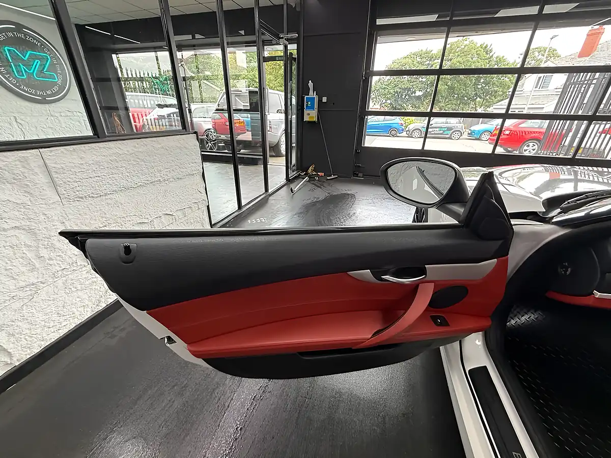 Used 2010 BMW Z4 Convertible White - Interior and Exterior details 10
