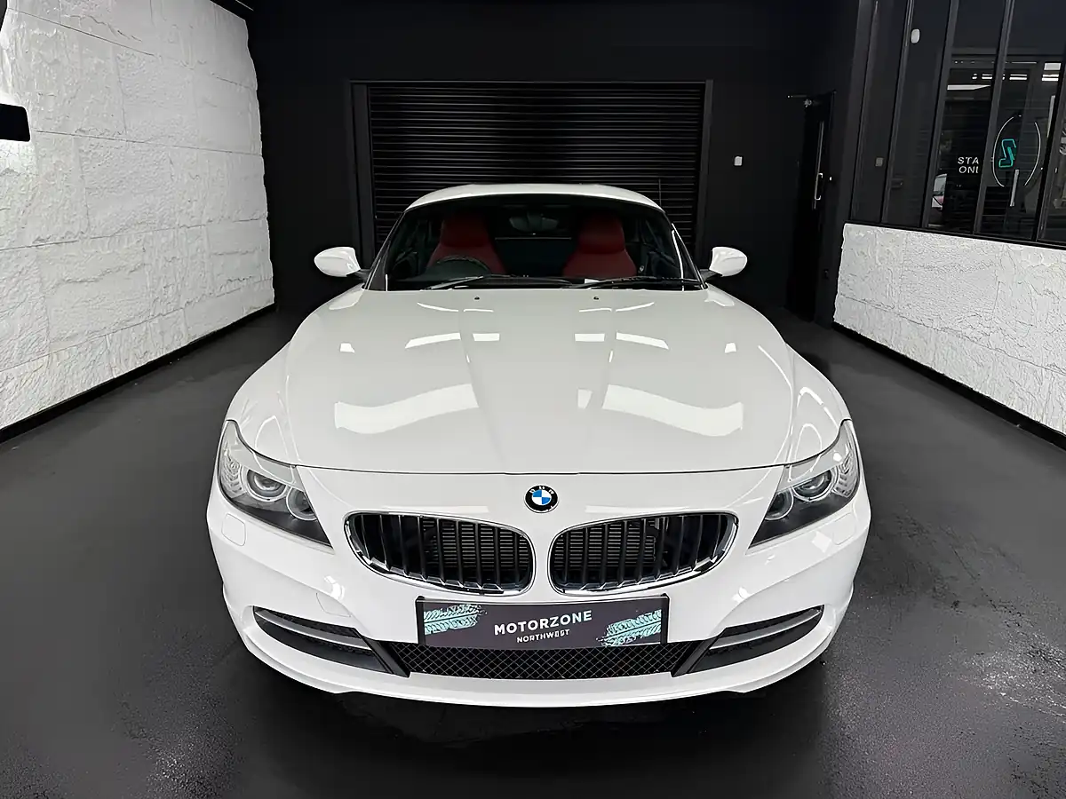 Used 2010 BMW Z4 Convertible White - Interior and Exterior details 12