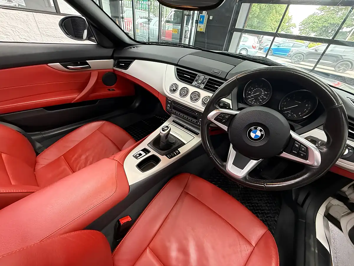 Used 2010 BMW Z4 Convertible White - Interior and Exterior details 14